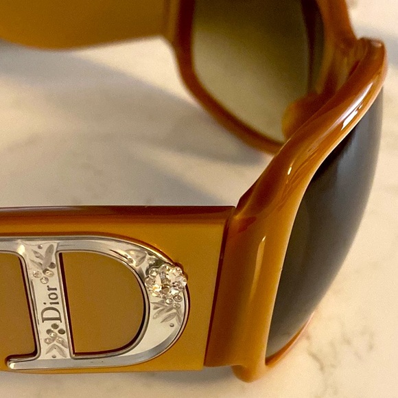 DIOR GORGEOUS SUNGLASSES - Picture 1 of 16